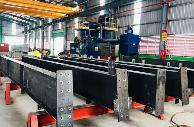 Ứng dụng thực tế của máy phun bi hiệu suất cao
