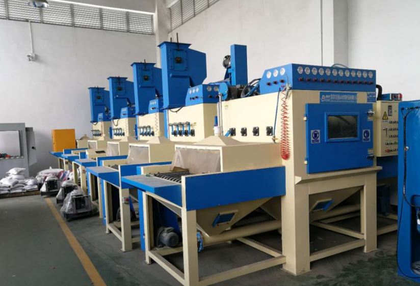 So sánh thiết bị phun cát di động và cố định theo từng tiêu chí