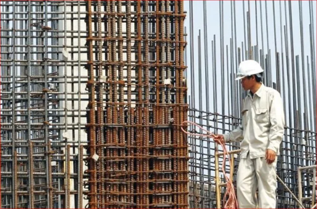 Tẩy rỉ sắt thép xây dựng: So sánh phương pháp, ưu điểm, chi phí